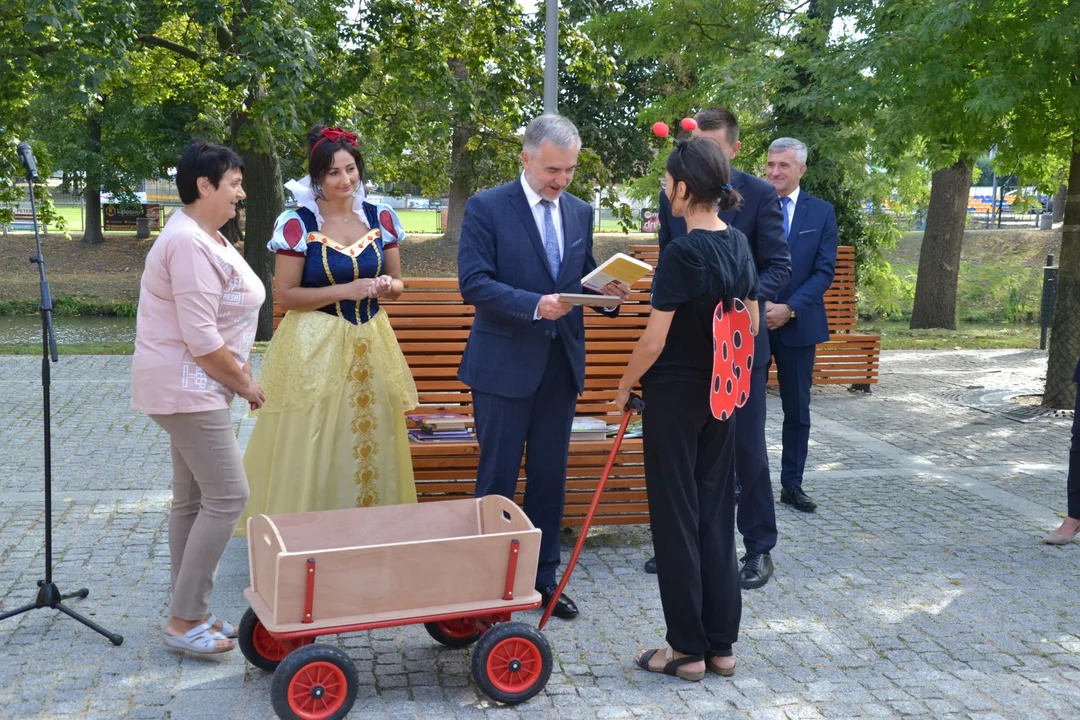 Centrum Krobi po rewitalizacji. Na zakończenie projektu miasto odwiedził marszałek województwa wielkopolskiego - Zdjęcie główne