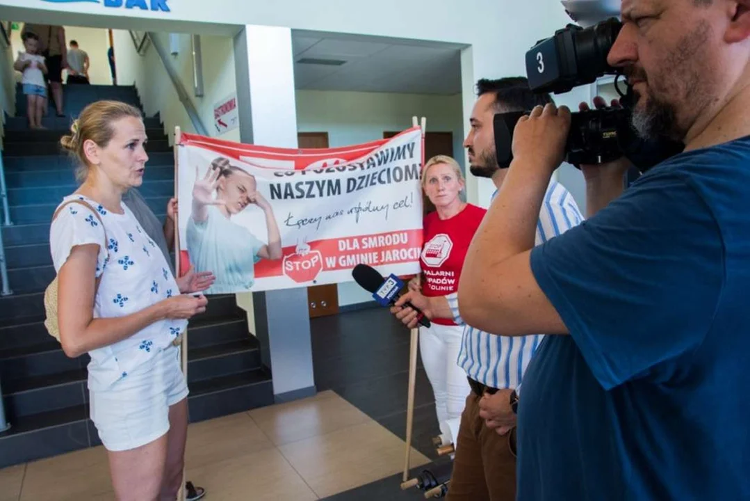 Mieszkańcy gminy Jarocin zbierają podpisy pod petycją przeciwko spalarni odpadów i rozbudowie ZGO [ZDJĘCIA] - Zdjęcie główne
