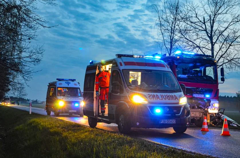 Brakuje ratowników w karetkach jarocińskiego pogotowia. Do pacjentów jeżdżą strażacy
