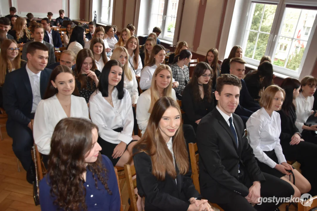 Pożegnanie maturzystów 2024 w Zespole Szkół Ogólnokształcących w Gostyniu