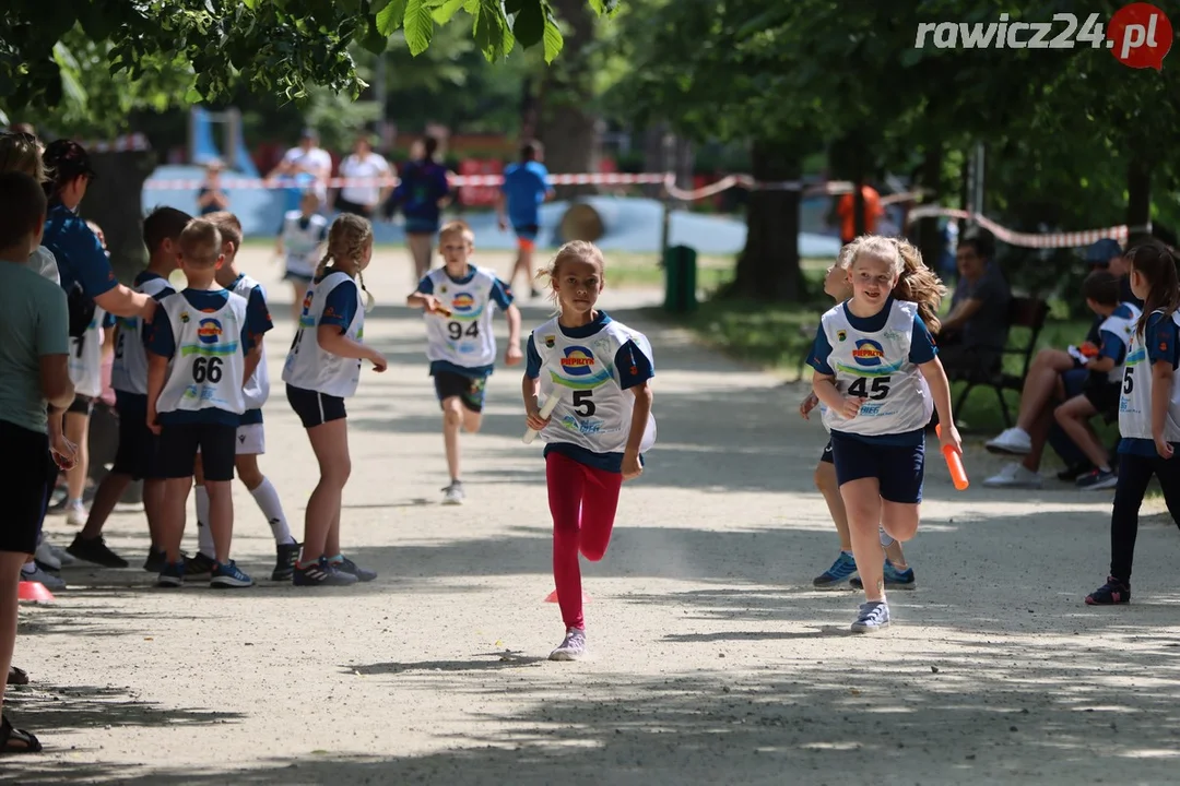 Sztafety szkolne w ramach 24h Rawickiego Festiwalu Sportu