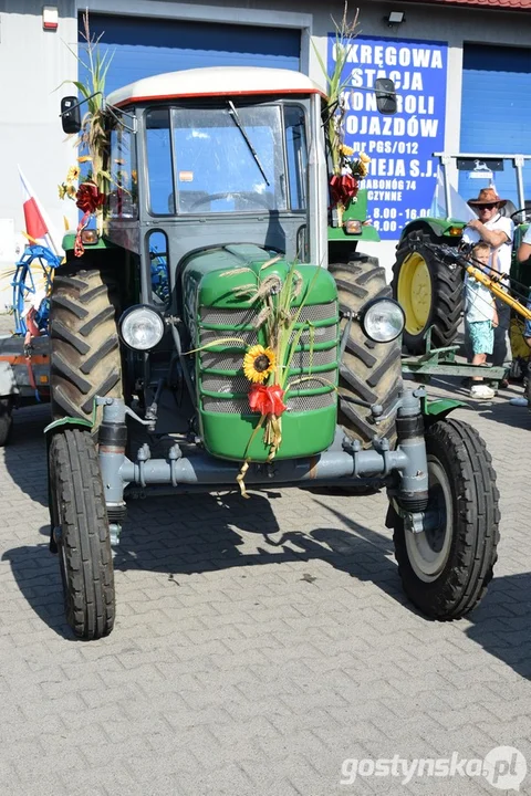 Parada zabytkowych pojazdów na dożynkach powiatowych na Świętej Górze 2025