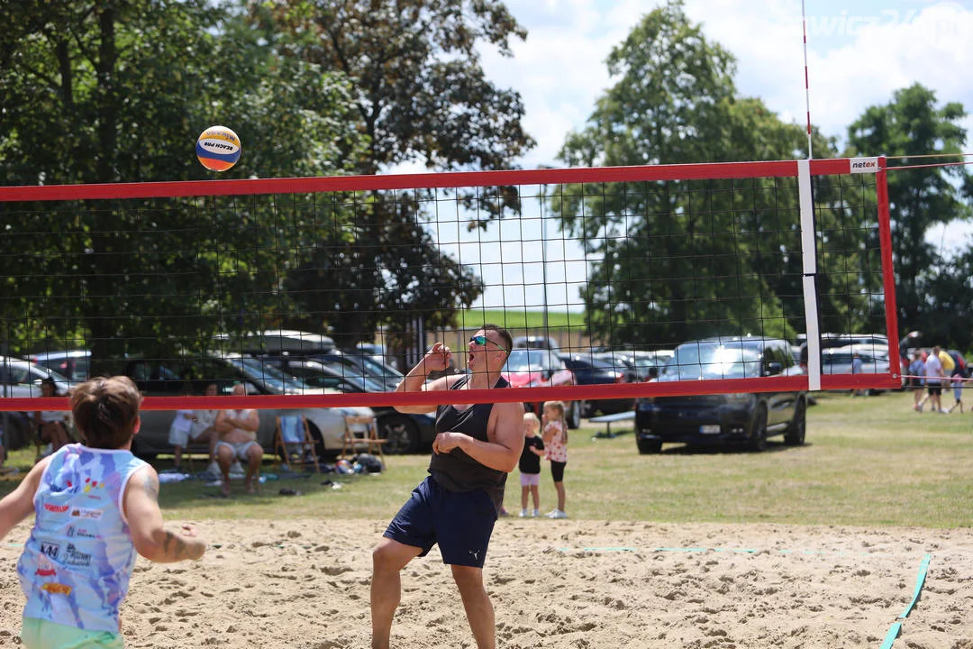 Turniej siatkówki plażowej w Jutrosinie