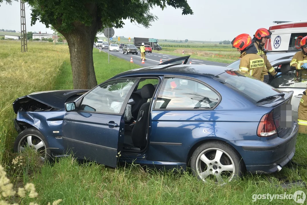 Zderzenie BMW z mazdą na DW434 w Starej Krobi