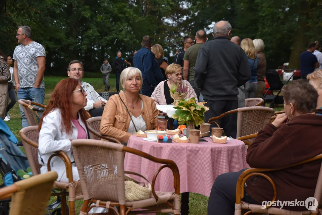 Zlot samochodów retro w Zamku Wielkopolskim w Rokosowie