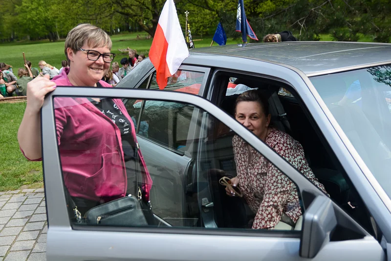 Wystawa zabytkowych pojazdów w Jarocinie z okazji Święta Flagi