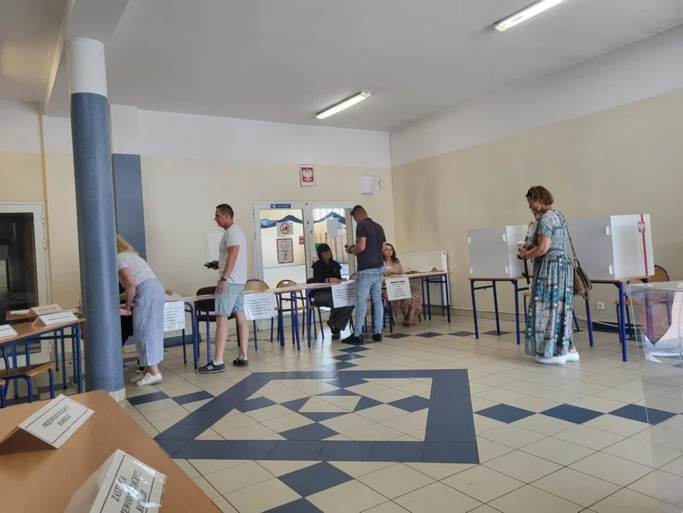 Wybowy prezydenckie 20025 - II tura, frekwencja z godz. 12.00