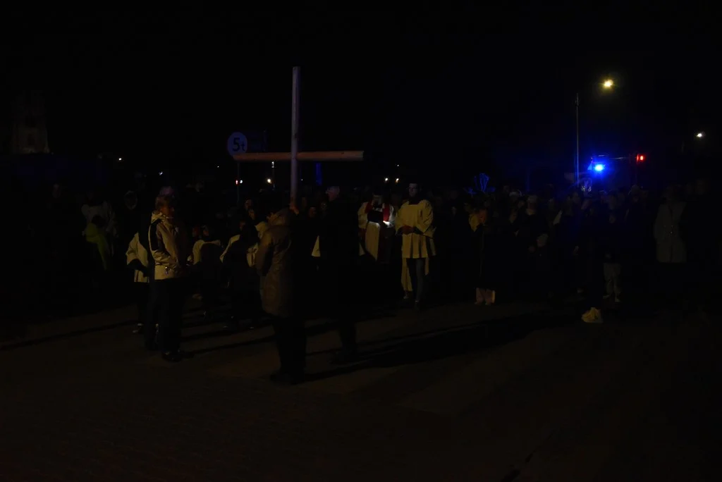 Parafialna droga krzyżowa w Pępowie