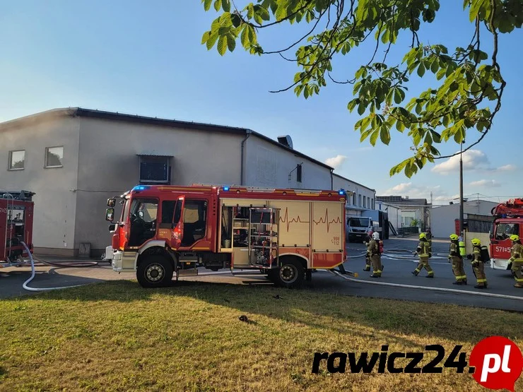 Pożar w rawickiej mleczarni (ZDJĘCIA, FILM) - Zdjęcie główne