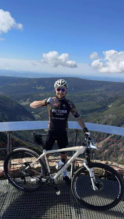 Jarociniacy wjechali rowerami na Śnieżkę