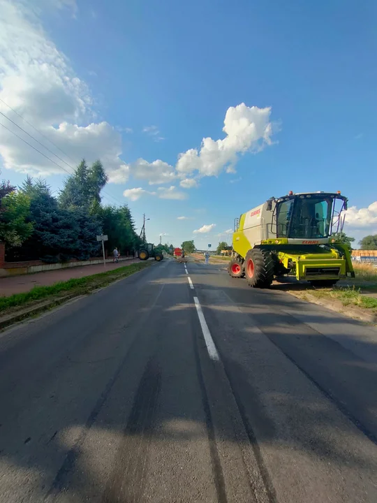 Heder odczepił się od kombajnu, a przyczepa od traktora. Wypadki w okolicy Gostynia