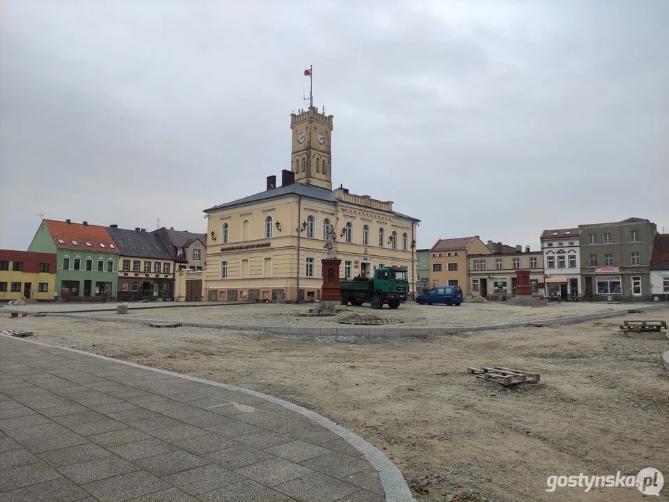 Przebudowa rynku w Krobi. Co się dzieje na placu budowy po zerwaniu umowy z wykonawcą