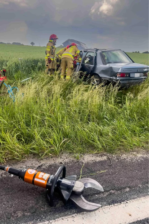 Bożacin. Dachowanie samochodu osobowego