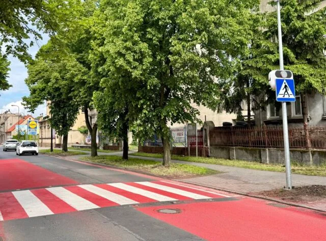 Pleszew stawia na inteligentne pasy. Te przejścia kierowcy zauważą z daleka!