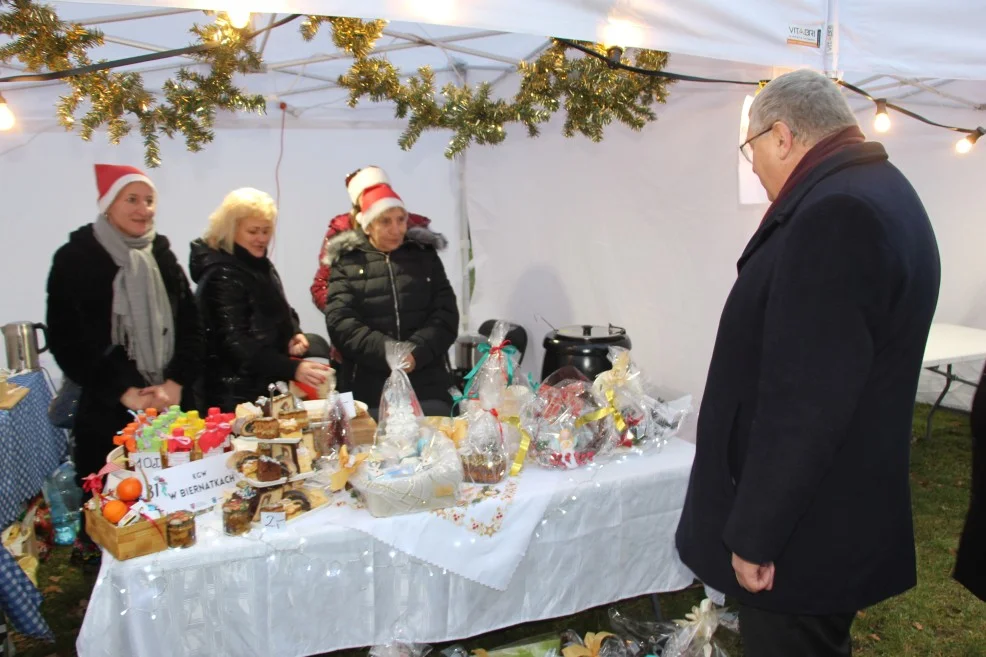 Jarmark bożonarodzeniowy i finał konkursu "Wilekopolskie smaki wigilijne w Choczu"