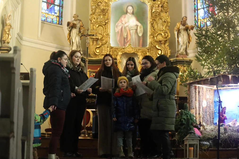 Koncert kolęd w kościele w Bojanowie. Do wspólnego śpiewu przyłączyli się mieszkańcy [ZDJĘCIA] - Zdjęcie główne