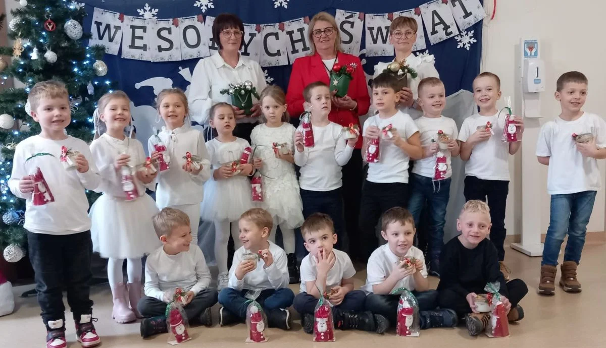 Przedszkolaki wzruszyły seniorów. Świąteczne warsztaty przy ul. Zacisznej w Jarocinie