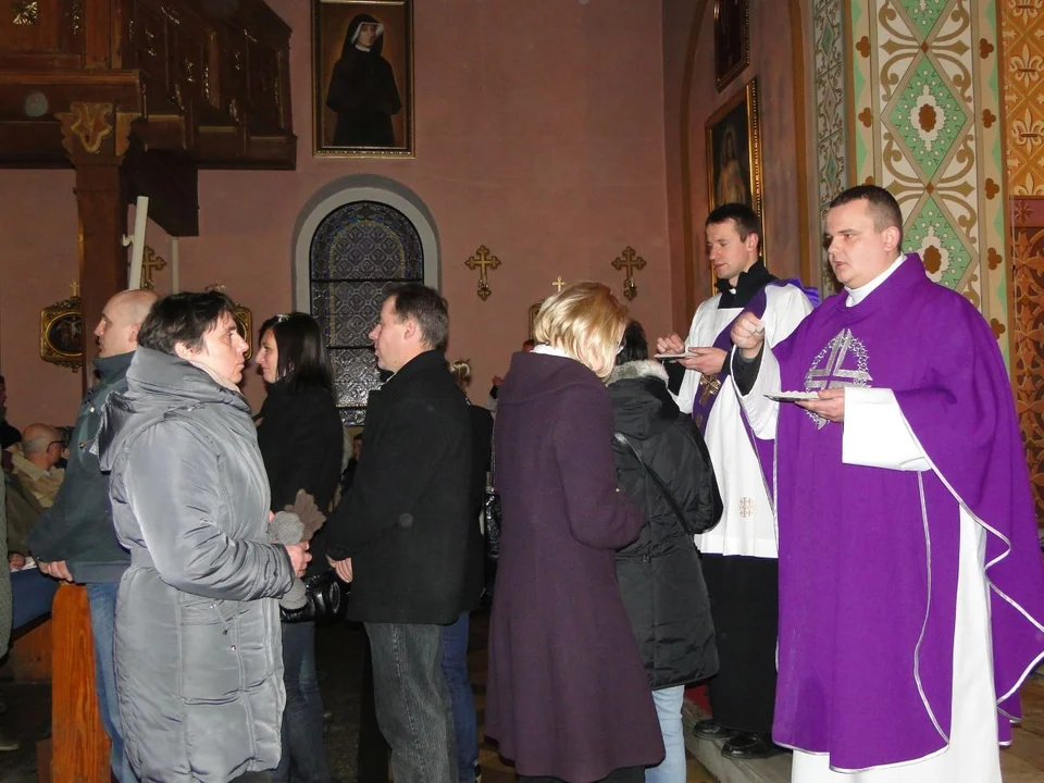 Środa Popielcowa z posypaniem głów popiołem