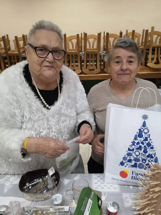 Mieszkańcy Domu Pomocy Społecznej w Chumiętkach otrzymali na Mikołajki paczki od Fundacji Biedronki