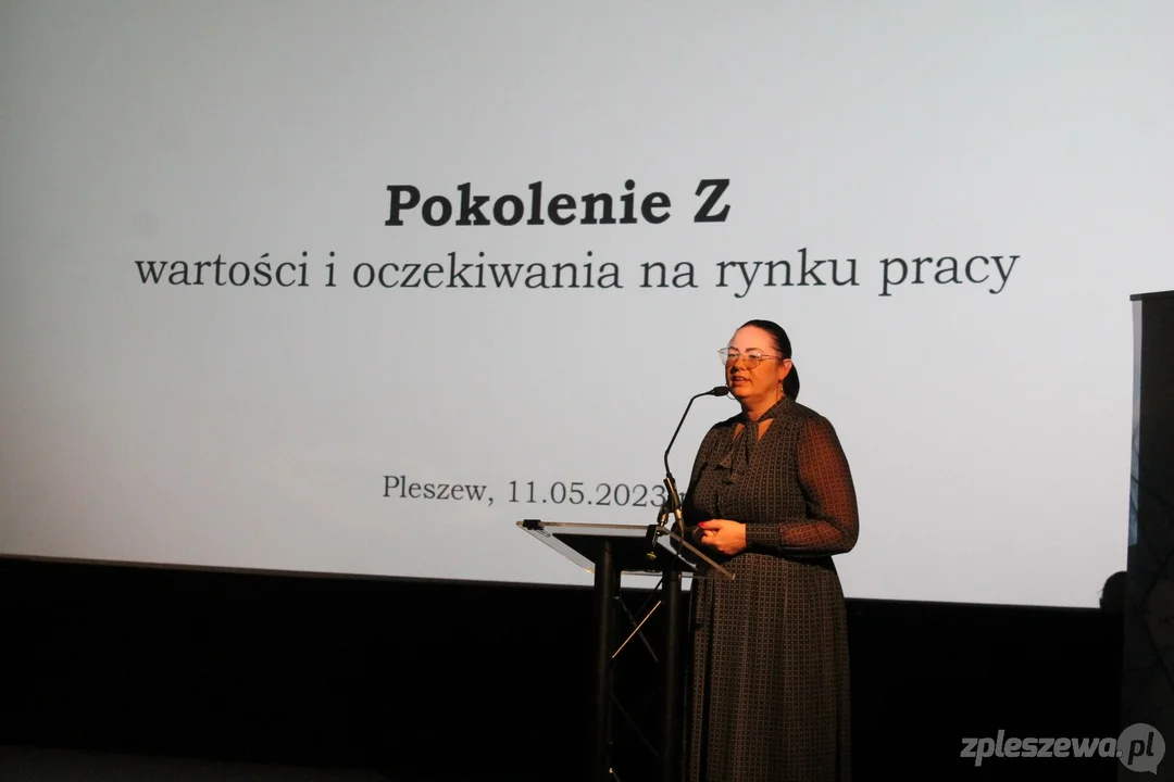 Konferencja w kinie Hel w Pleszewie - "Pokolenie Z - wartości i oczekiwania na rynku pracy"