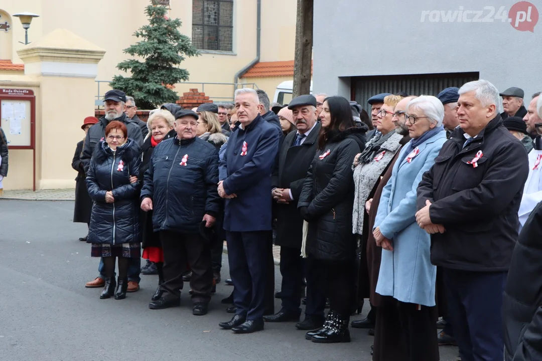 Miejska Górka. Odsłonięcie tablicy pamiątkowej na budynku WTZ