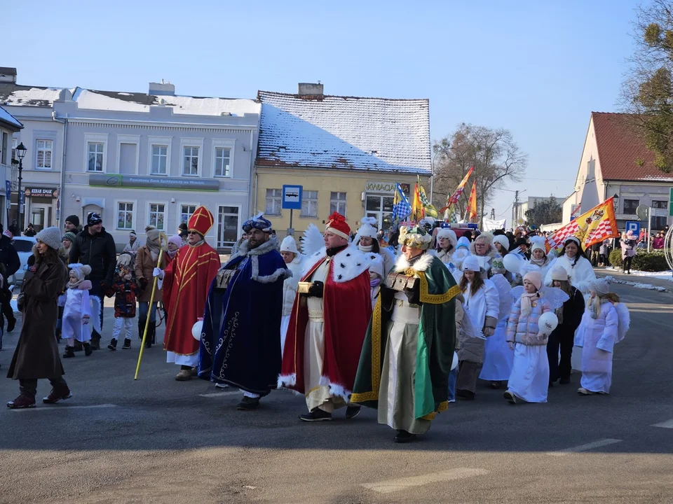 Orszak Trzech Króli przeszedł ulicami Żerkowa [ZDJĘCIA, WIDEO] - Zdjęcie główne