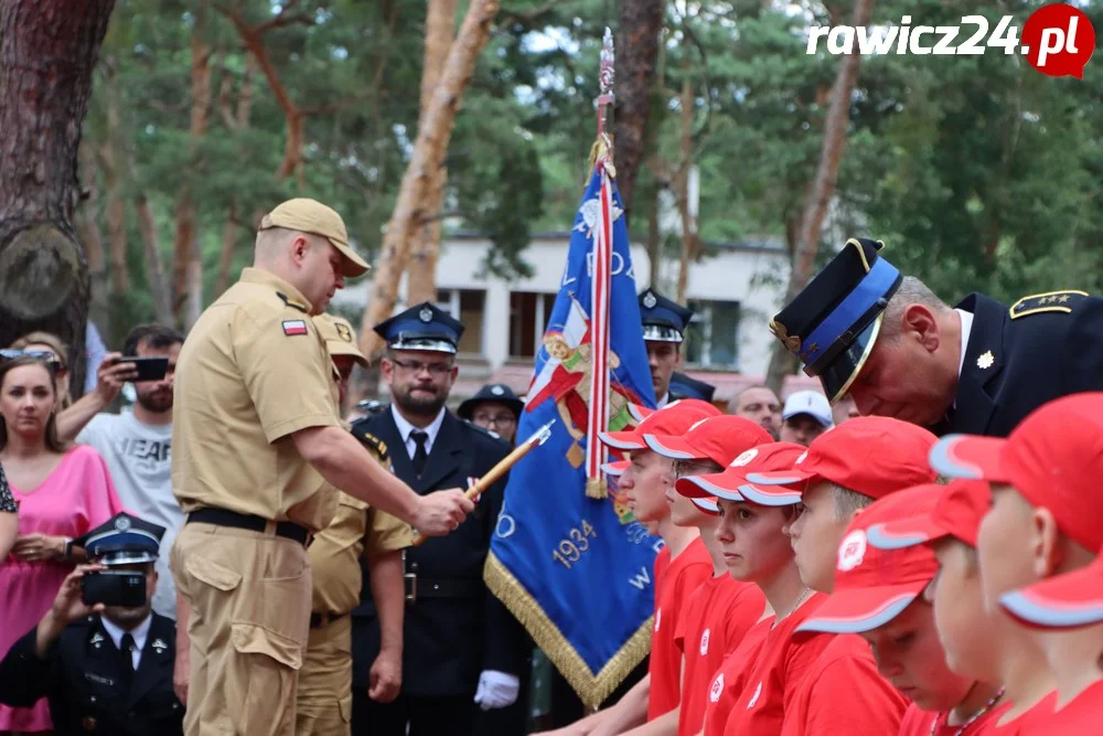 Ślubowanie i pasowanie na strażaka - członka MDP w Brennie (powiat leszczyński)