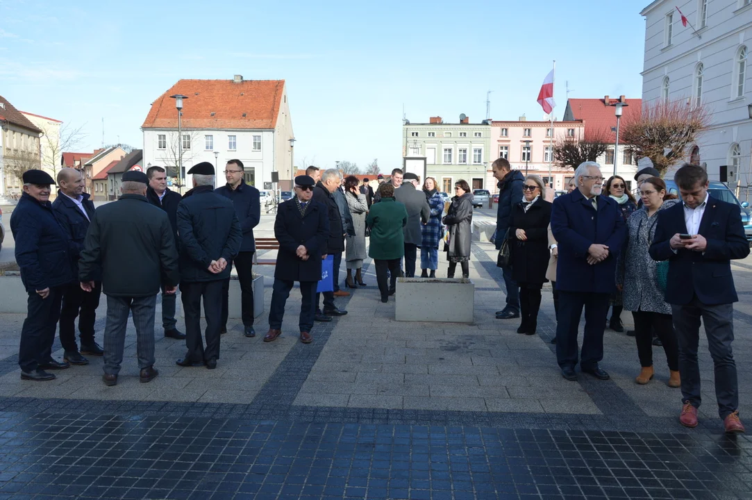 Otwarcie rynku w Jutrosinie z udziałem przedstawicieli samorządów, wojewody i parlamentu