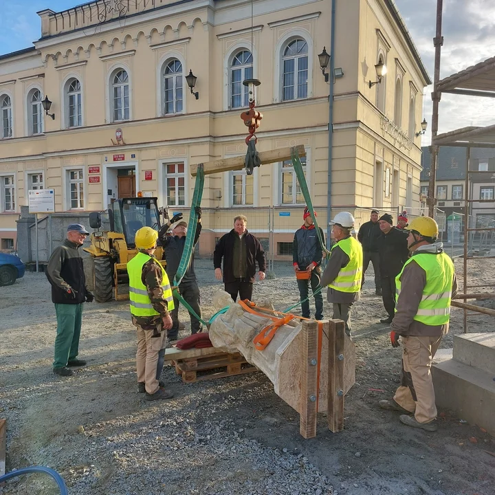 Odbudowa pomnika św. Jana Nepomucena na rynku w Krobi