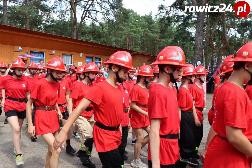 Ślubowanie i pasowanie na strażaka - członka MDP w Brennie (powiat leszczyński)