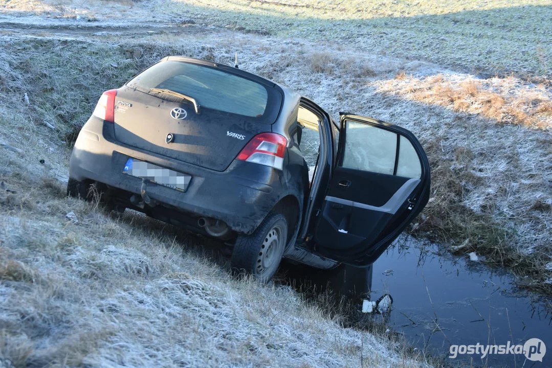 Wypadek na DW434 Gostyń - Poznań. Zderzyły się trzy samochody