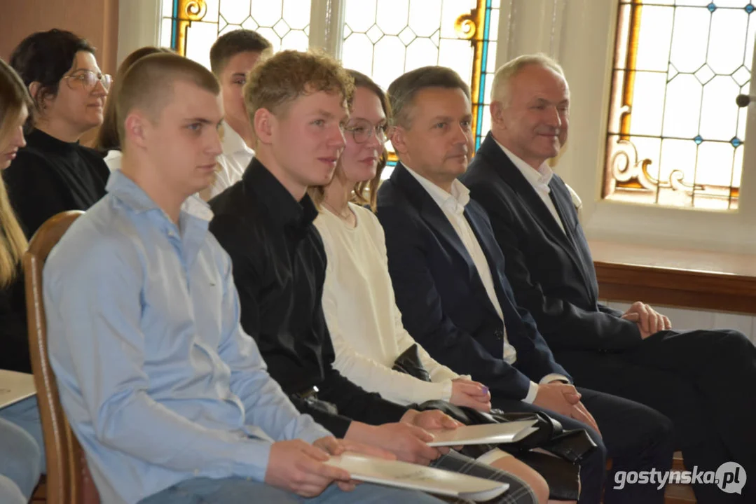 Zarząd Powiatu Gostyńskiego rozdał stypendia młodym sportowcom