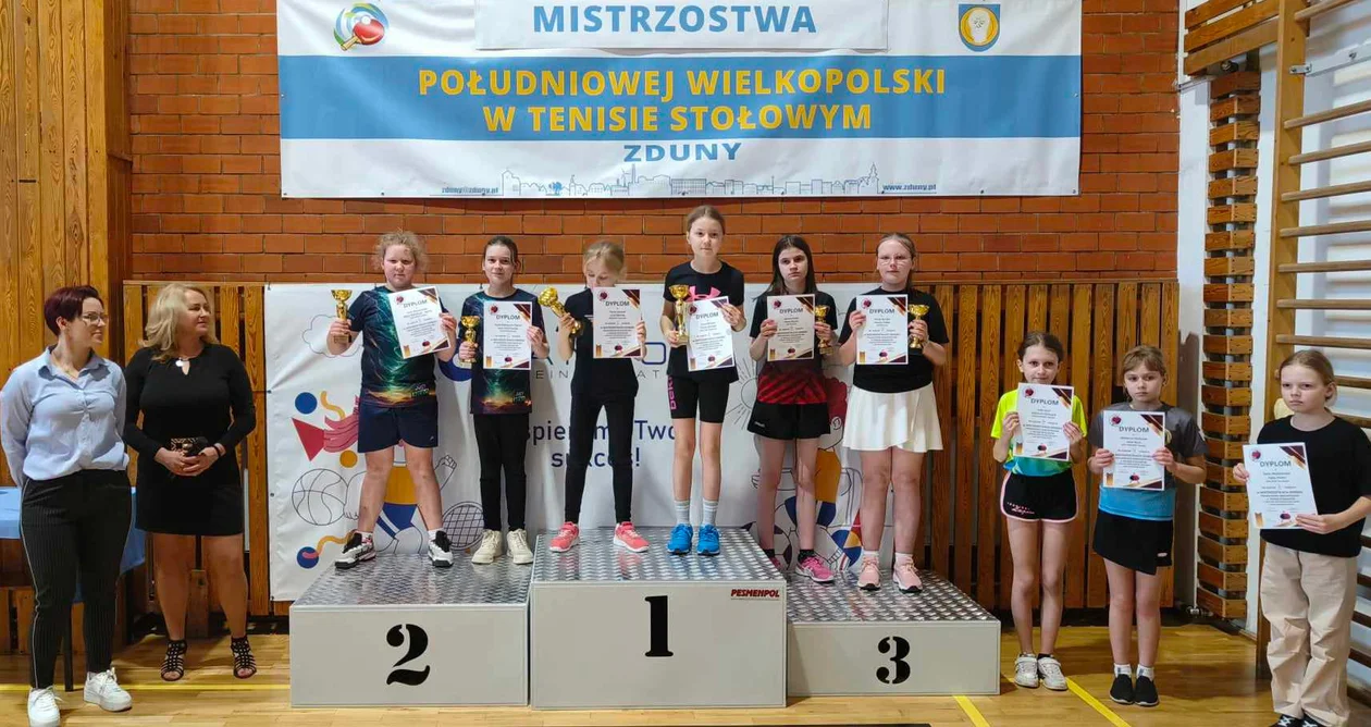 Tenisiści stołowi zagrali na medal - Zdjęcie główne