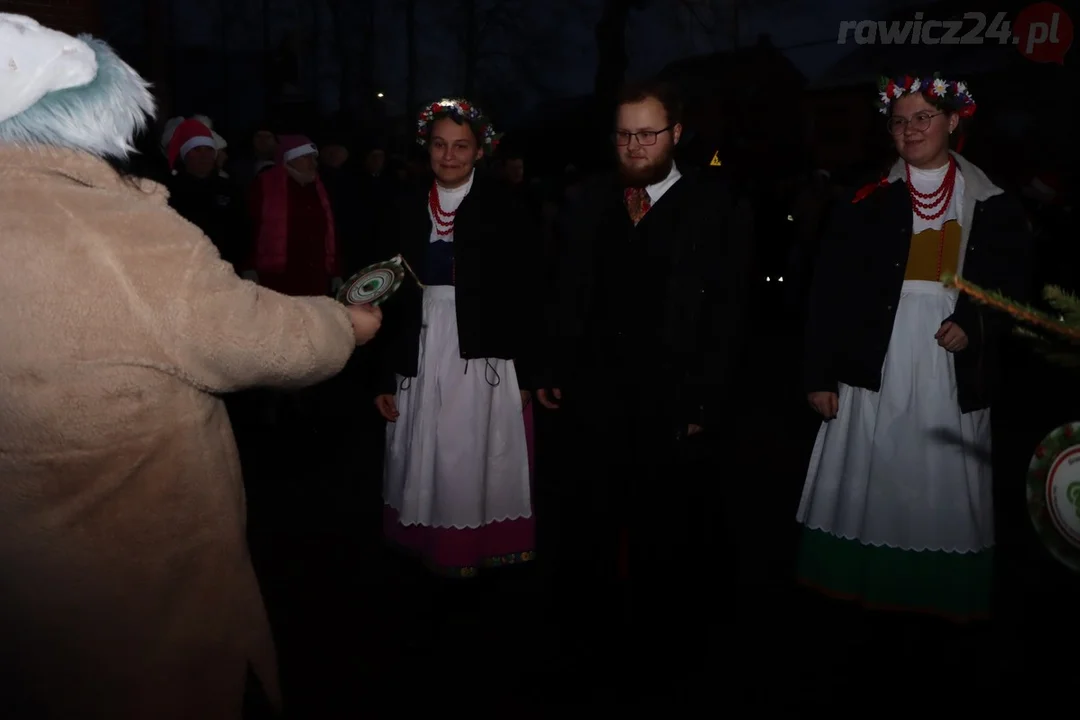 Mieszkańcy Hazów ubierali choinkę w Zielonej Wsi