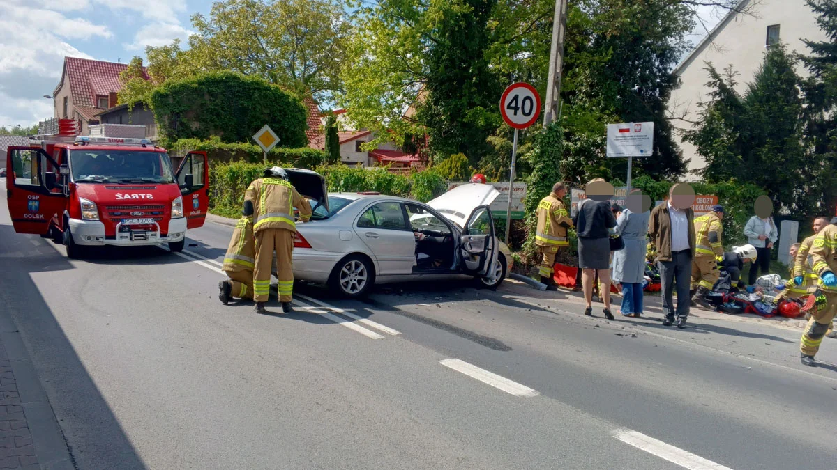 Wypadek na DW434 w Dolsku - zderzenie trzech samochodów