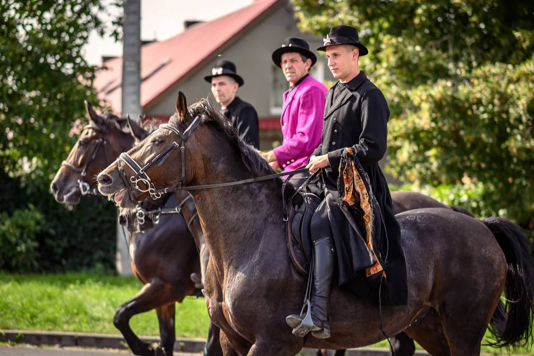 Wesele biskupiańskie Michała i Marty Chudych w Sikorzynie