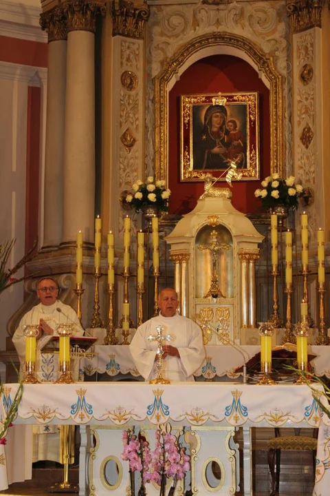 Uroczystość Matki Bożej Cieleckiej w parafii św. Małgorzaty w Cielczy z zawierzeniem KGW z gminy Jarocin