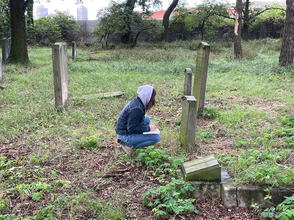 Koźmin Wlkp. Prace porządkowe na cmentarzu żydowskim