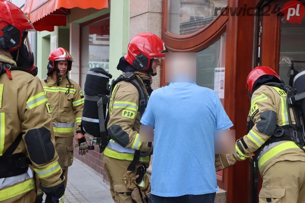 Pożar w kamienicy na rynku w Rawiczu