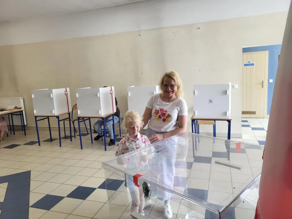 Wybowy prezydenckie 20025 - II tura, frekwencja z godz. 12.00