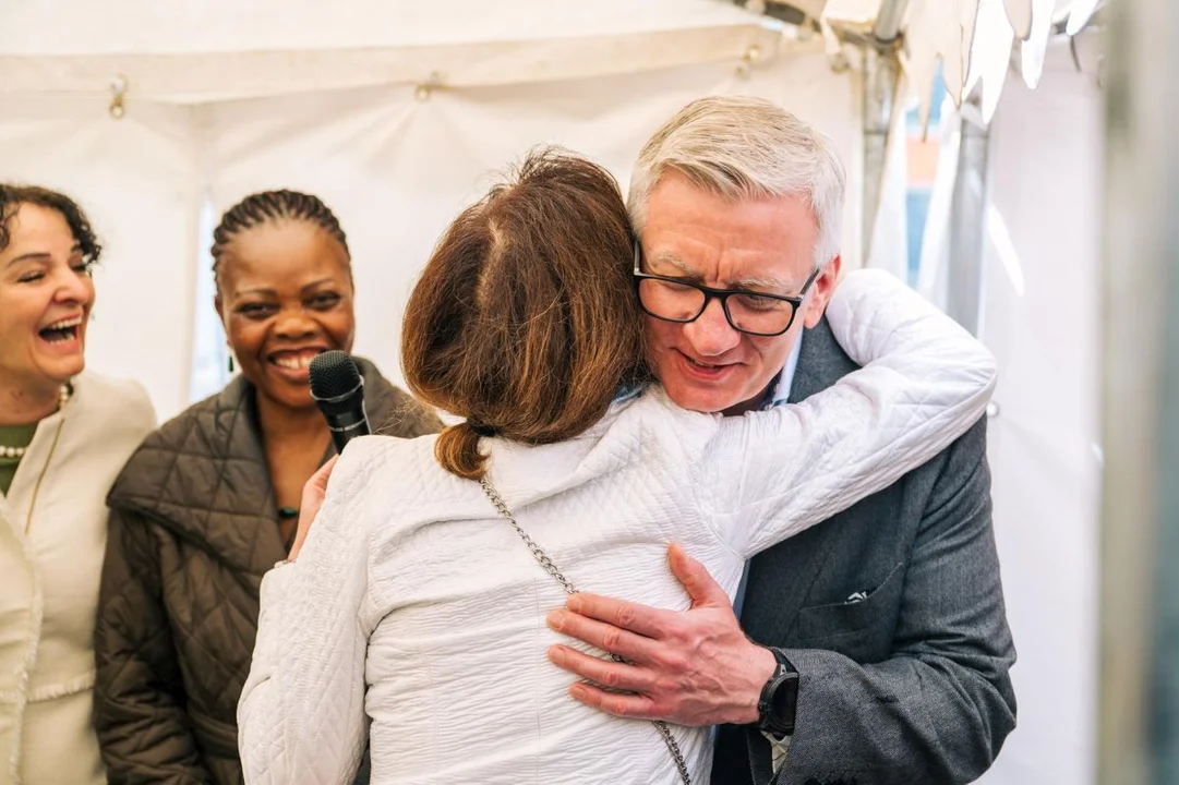 Prawosławni świętowali Wielkanoc w Poznaniu. Prezydent miasta otrzymał flagę Ukrainy