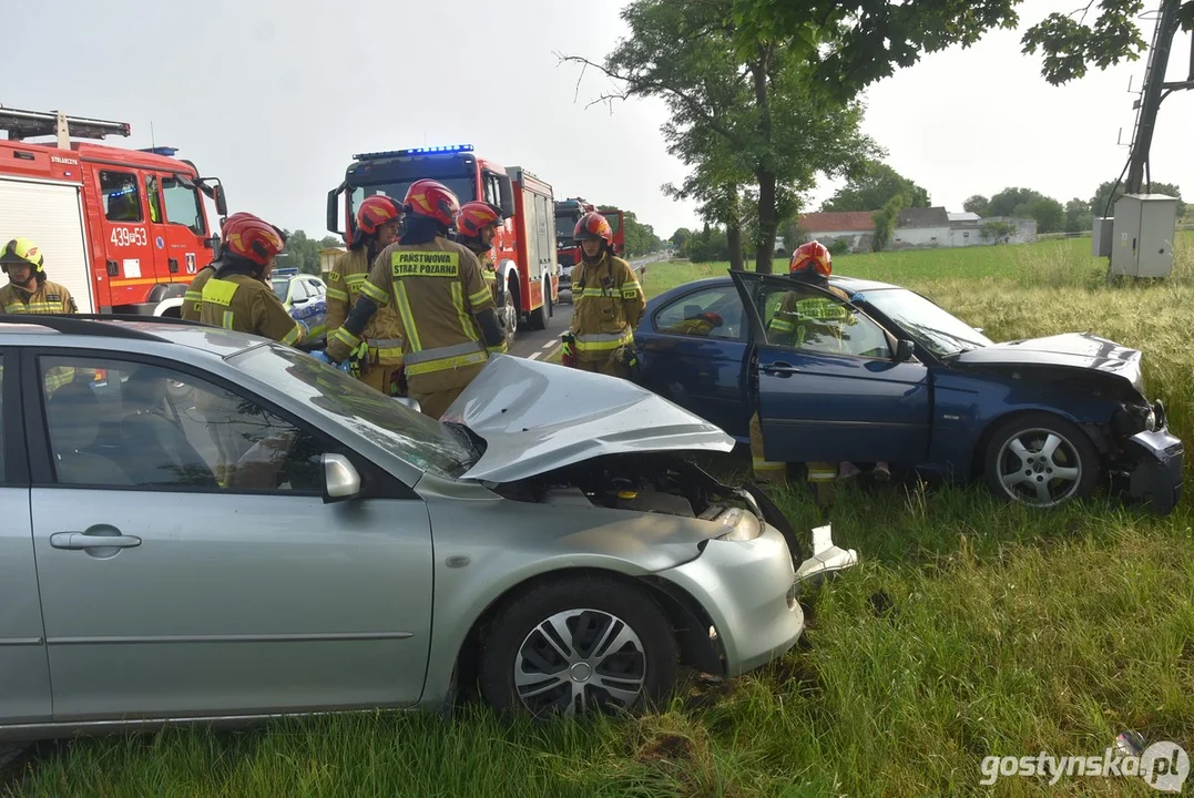 Zderzenie BMW z mazdą na DW434 w Starej Krobi