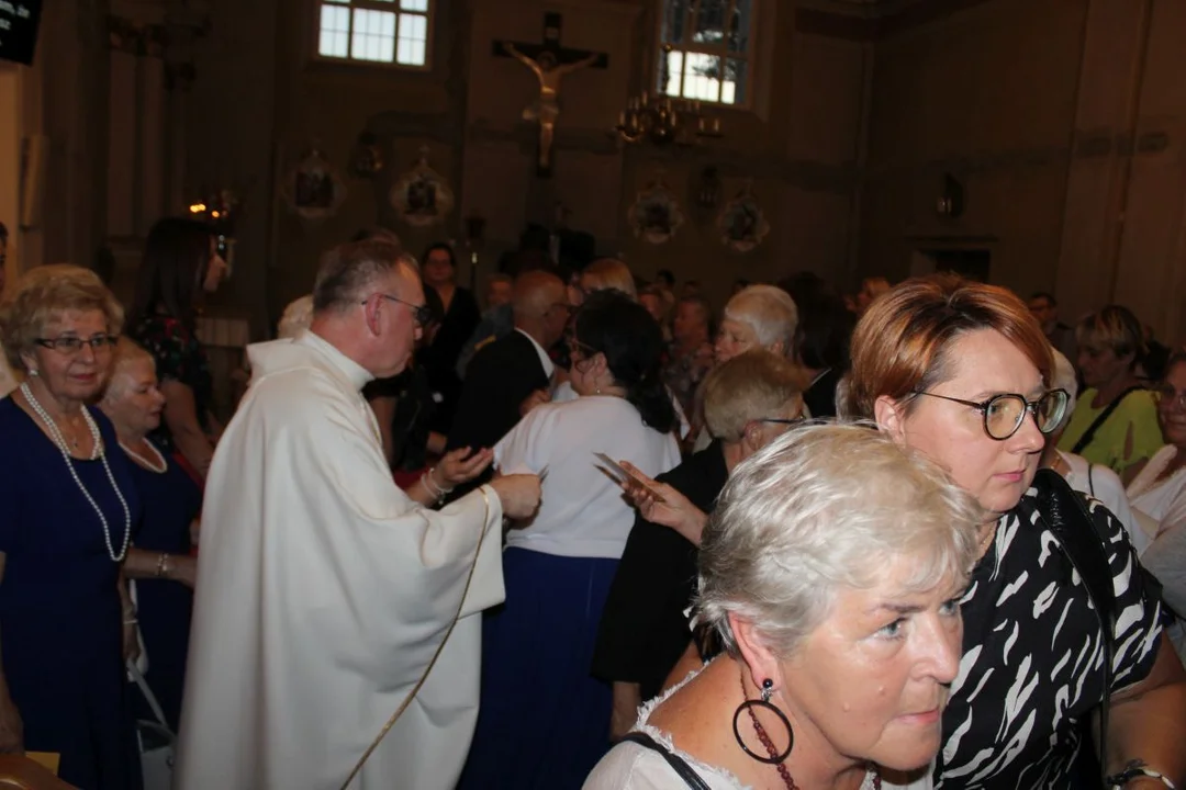 Uroczystość Matki Bożej Cieleckiej w parafii św. Małgorzaty w Cielczy z zawierzeniem KGW z gminy Jarocin