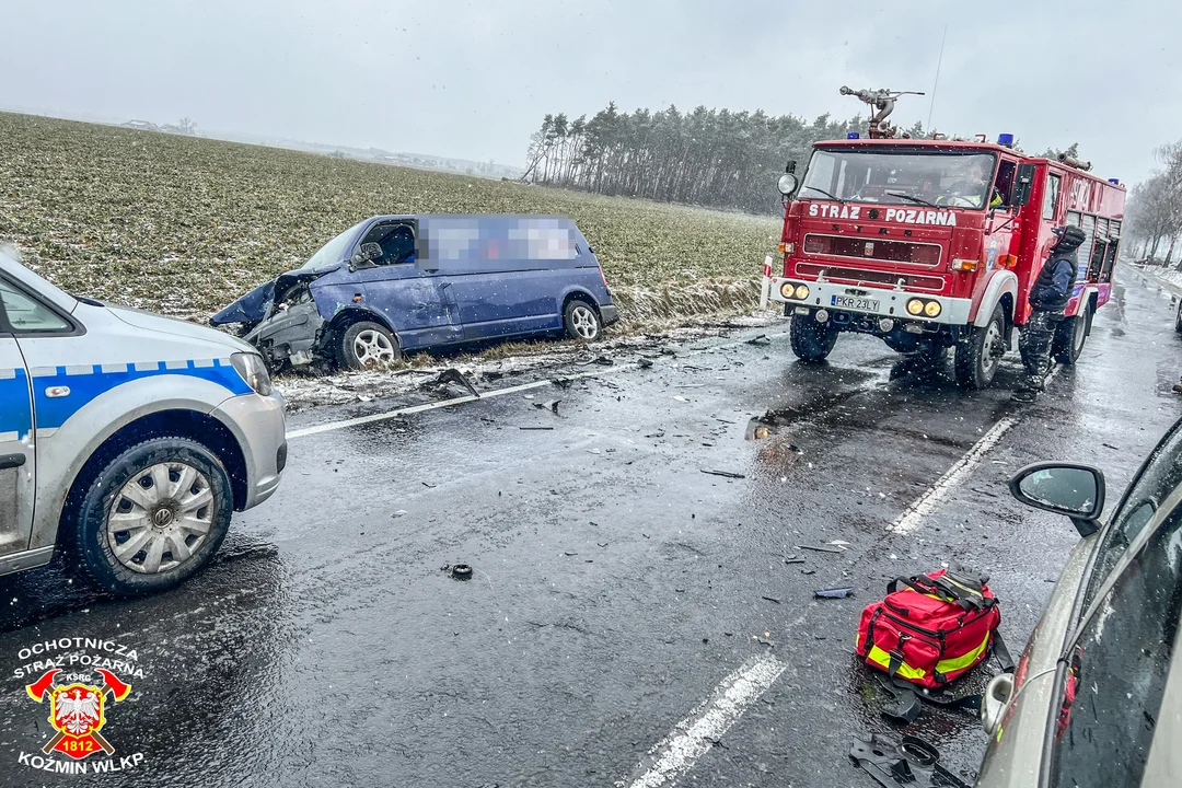 Zderzenie trzech samochodów w Wałkowie