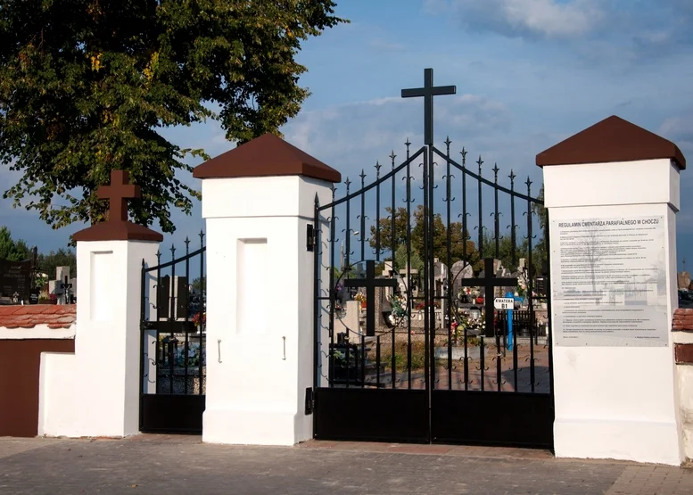 Remont cmentarza w Choczu