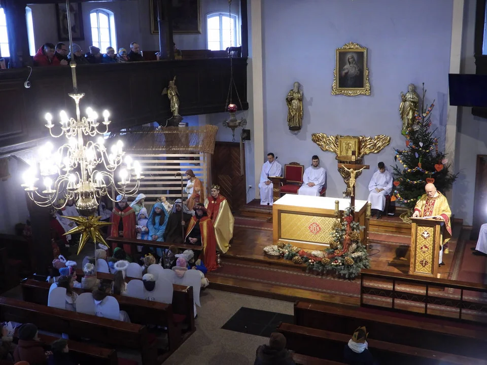 Orszak Trzech Króli i koncert kolęd w kościele w Piaskach Wlkp.