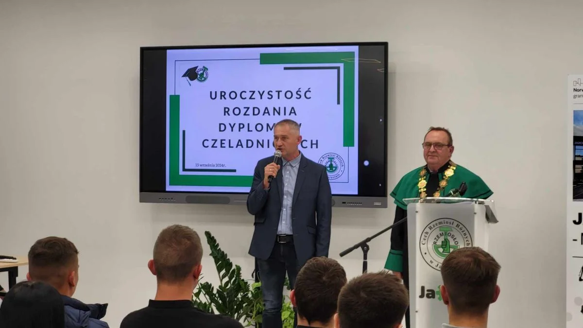 Wręczenie dyplomów czeladniczych w Jarocińskim Centrum Edukacji i Kariery