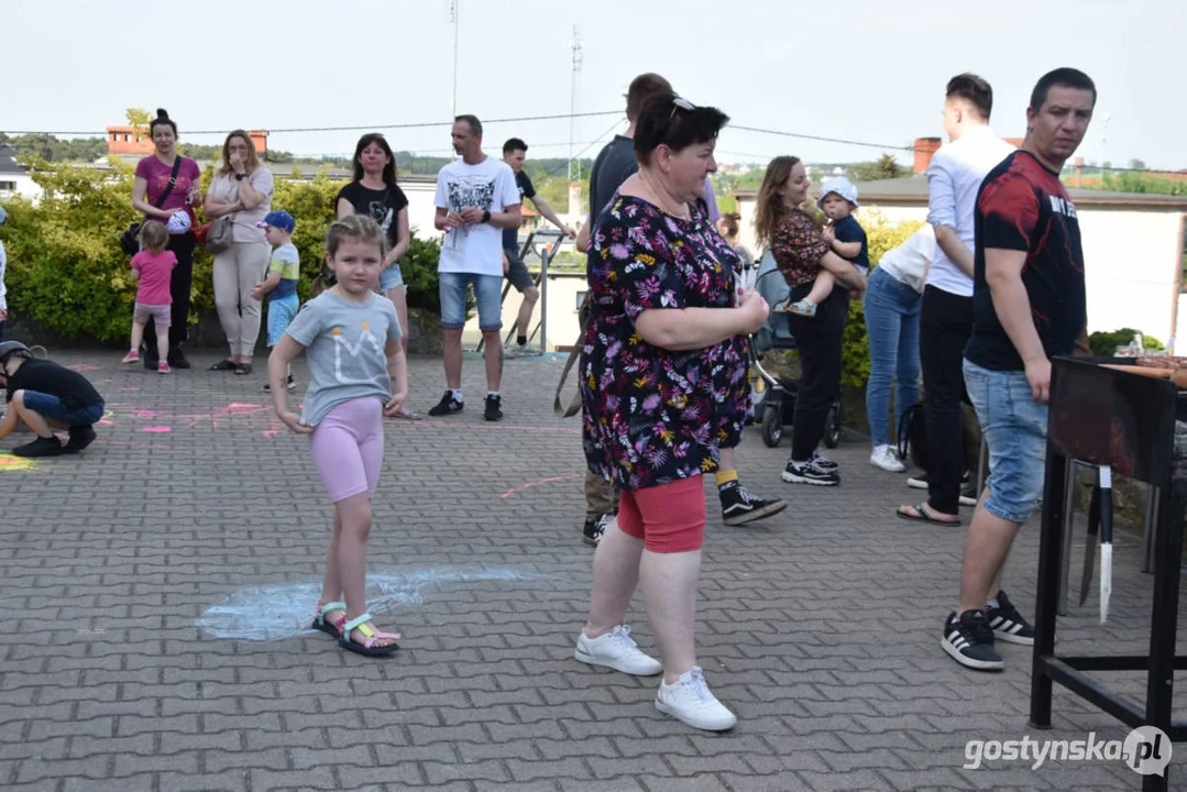 Pierwsze integracyjne gostyńskie grillowanie na tarasie GOK Hutnik