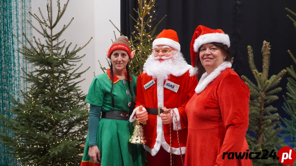 Magia grudnia w ZSZ w Rawiczu. Wzruszający Koncert Kolęd i radosna Noc Mikołajkowa - Zdjęcie główne