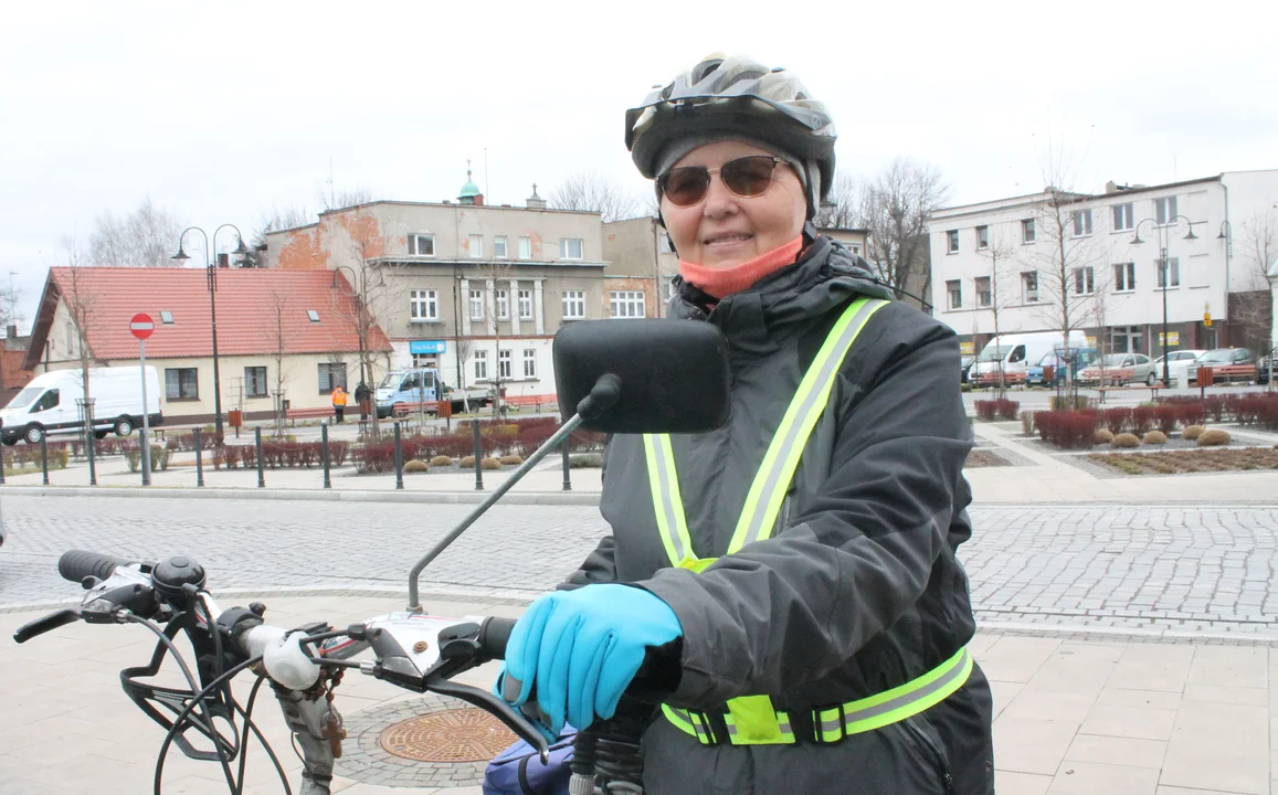 "Jestem rowerzystą całorocznym" - mówi z uśmiechem pani Jadwiga Łuczak. 71-latka z Kuczkowa rocznie przejeżdża rowerem nawet 7 tys. km! - Zdjęcie główne